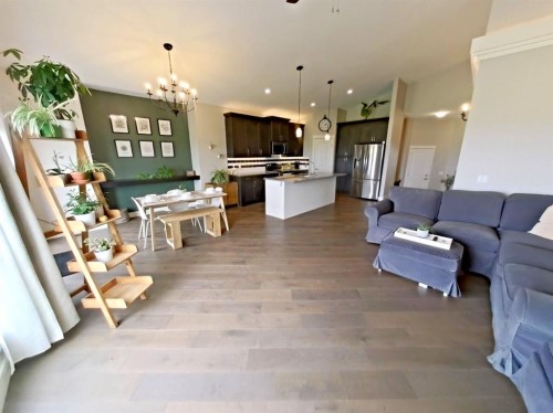702 Fairways Drive, Vulcan, AB - Indoor Photo Showing Living Room