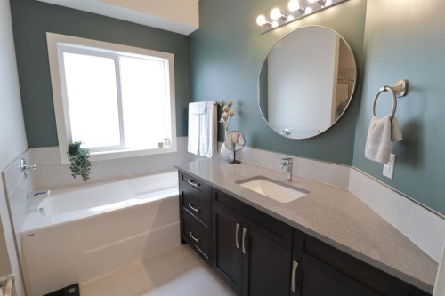 702 Fairways Drive, Vulcan, AB - Indoor Photo Showing Bathroom