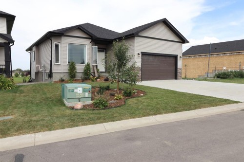 702 Fairways Drive, Vulcan, AB - Outdoor