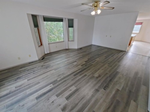 409 1 Street North, Vulcan, AB - Indoor Photo Showing Other Room