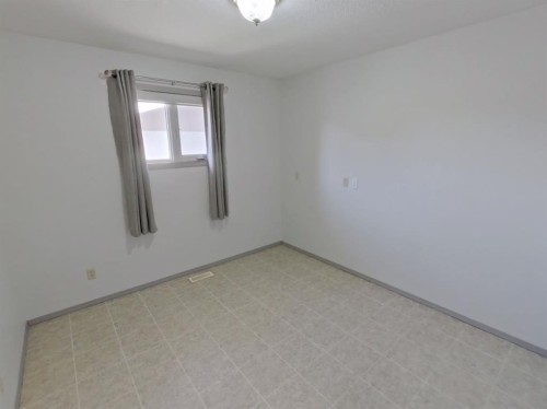 409 1 Street North, Vulcan, AB - Indoor Photo Showing Other Room