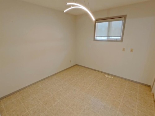 409 1 Street North, Vulcan, AB - Indoor Photo Showing Other Room