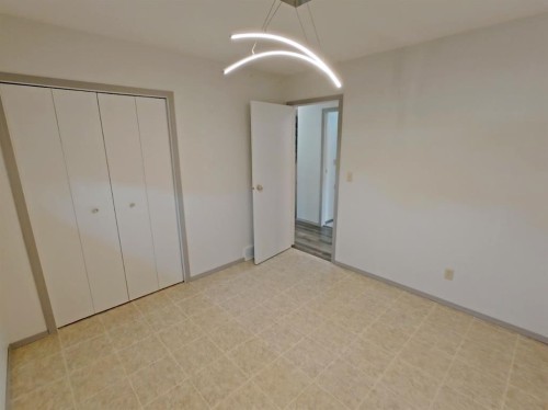 409 1 Street North, Vulcan, AB - Indoor Photo Showing Other Room