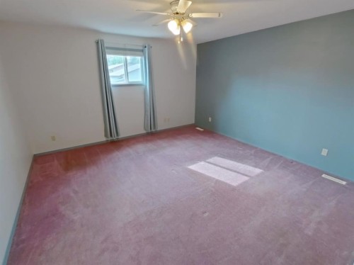 409 1 Street North, Vulcan, AB - Indoor Photo Showing Other Room