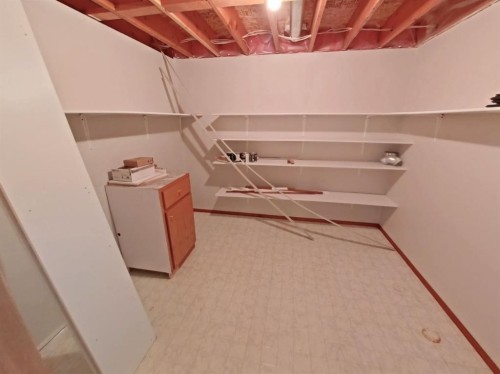 409 1 Street North, Vulcan, AB - Indoor Photo Showing Other Room