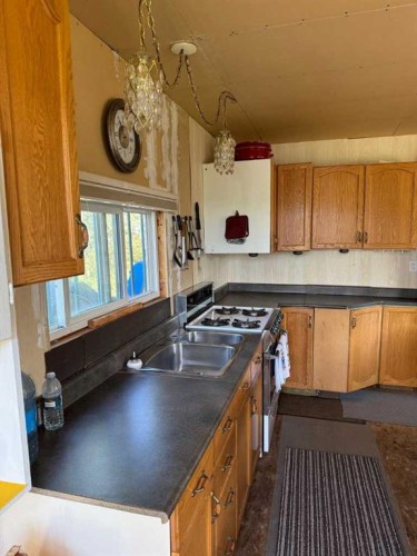 10147 Twp Rd 430B, Rural Flagstaff County, AB - Indoor Photo Showing Kitchen With Double Sink
