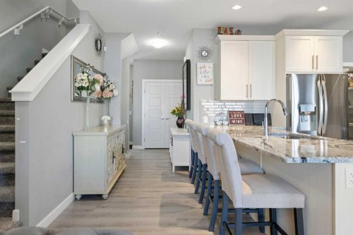 218 Willow Place, Cochrane, AB - Indoor Photo Showing Kitchen