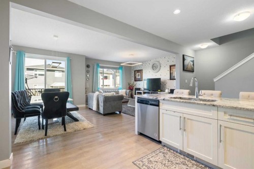 218 Willow Place, Cochrane, AB - Indoor Photo Showing Kitchen
