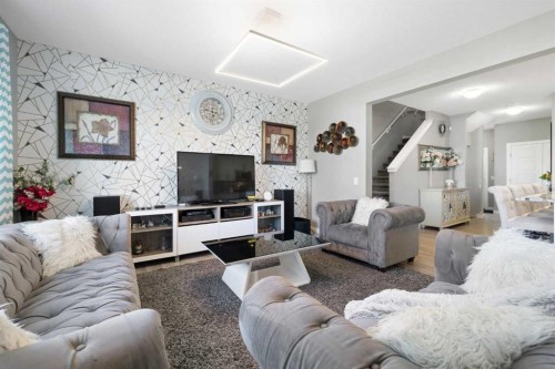 218 Willow Place, Cochrane, AB - Indoor Photo Showing Living Room