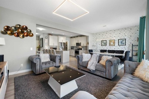 218 Willow Place, Cochrane, AB - Indoor Photo Showing Living Room