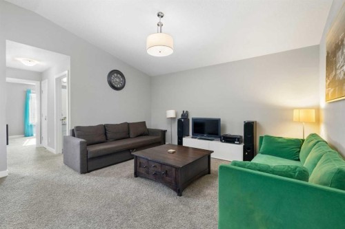 218 Willow Place, Cochrane, AB - Indoor Photo Showing Living Room