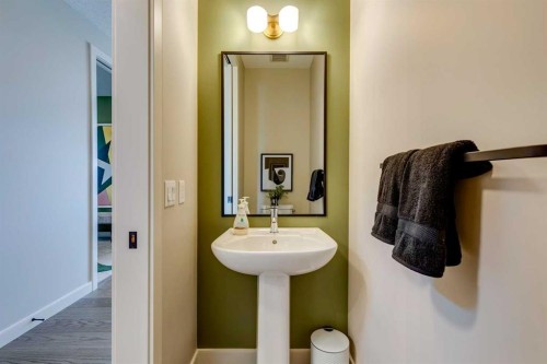 111 Sundown Crescent, Cochrane, AB - Indoor Photo Showing Bathroom