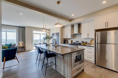 111 Sundown Crescent, Cochrane, AB - Indoor Photo Showing Kitchen