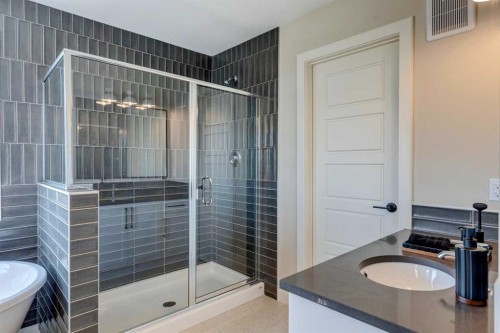 111 Sundown Crescent, Cochrane, AB - Indoor Photo Showing Bathroom