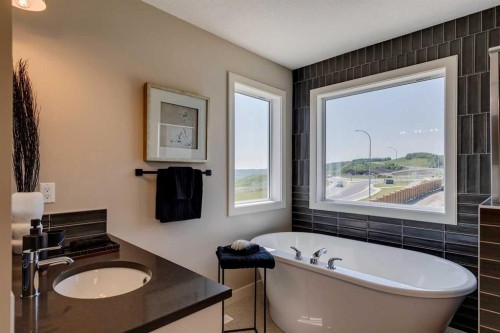111 Sundown Crescent, Cochrane, AB - Indoor Photo Showing Bathroom