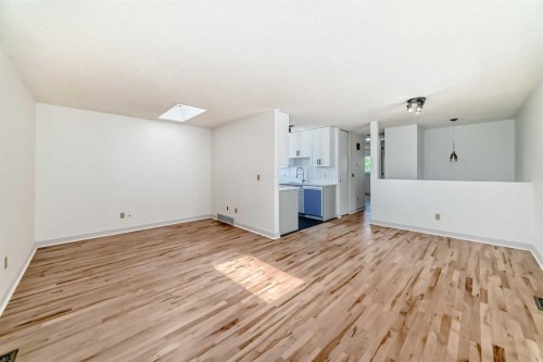 269 Edgepark Boulevard Nw, Calgary, AB - Indoor Photo Showing Other Room