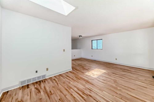 269 Edgepark Boulevard Nw, Calgary, AB - Indoor Photo Showing Other Room