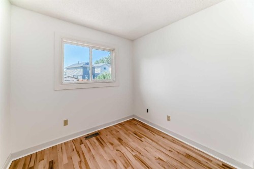 269 Edgepark Boulevard Nw, Calgary, AB - Indoor Photo Showing Other Room