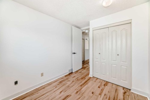 269 Edgepark Boulevard Nw, Calgary, AB - Indoor Photo Showing Other Room