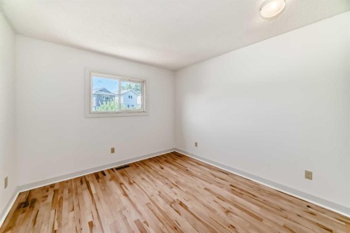 269 Edgepark Boulevard Nw, Calgary, AB - Indoor Photo Showing Other Room