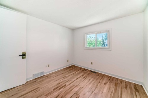269 Edgepark Boulevard Nw, Calgary, AB - Indoor Photo Showing Other Room
