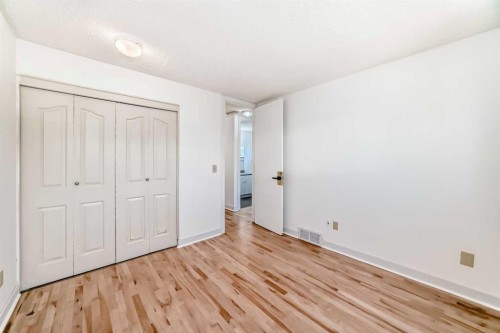 269 Edgepark Boulevard Nw, Calgary, AB - Indoor Photo Showing Other Room