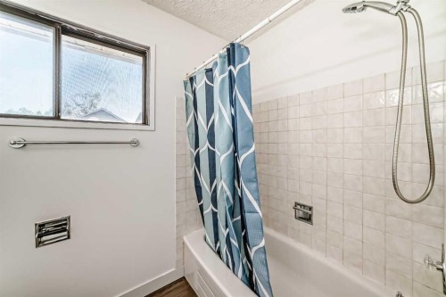 269 Edgepark Boulevard Nw, Calgary, AB - Indoor Photo Showing Bathroom