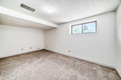 269 Edgepark Boulevard Nw, Calgary, AB - Indoor Photo Showing Other Room