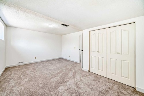 269 Edgepark Boulevard Nw, Calgary, AB - Indoor Photo Showing Other Room