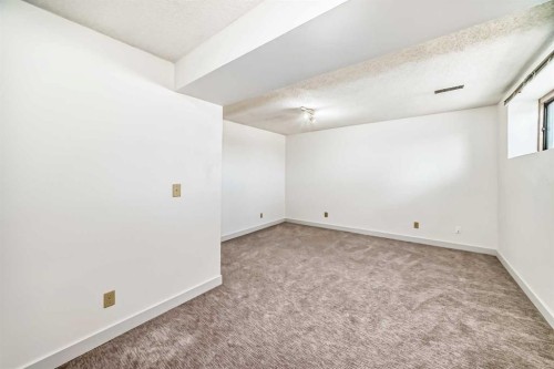 269 Edgepark Boulevard Nw, Calgary, AB - Indoor Photo Showing Other Room