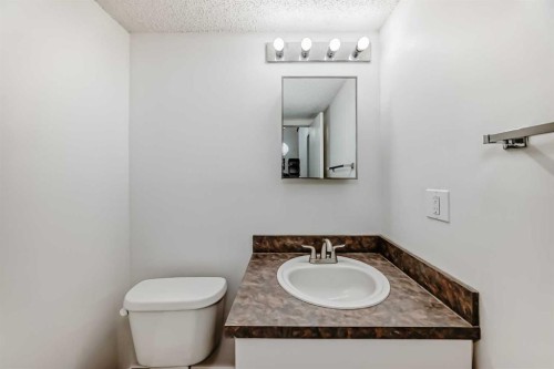 269 Edgepark Boulevard Nw, Calgary, AB - Indoor Photo Showing Bathroom