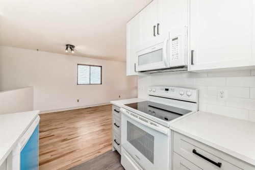 269 Edgepark Boulevard Nw, Calgary, AB - Indoor Photo Showing Kitchen