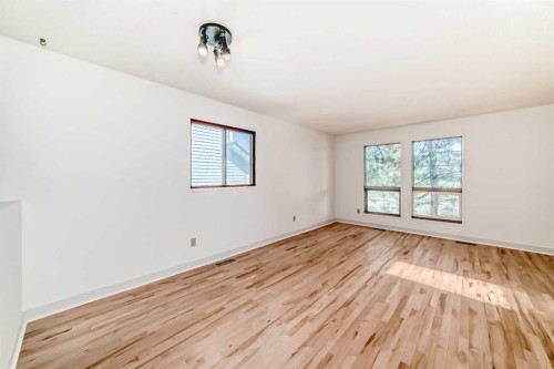 269 Edgepark Boulevard Nw, Calgary, AB - Indoor Photo Showing Other Room