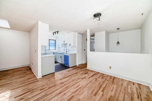 269 Edgepark Boulevard Nw, Calgary, AB - Indoor Photo Showing Kitchen