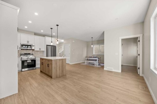 1326 23 Street, Didsbury, AB - Indoor Photo Showing Kitchen
