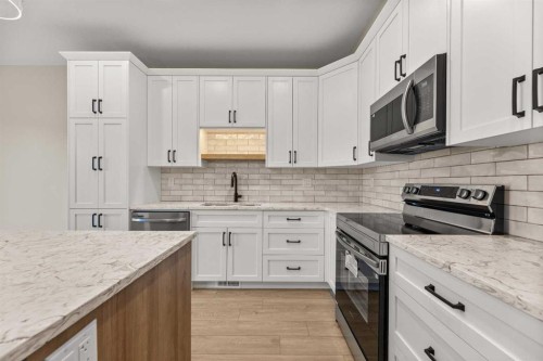 1326 23 Street, Didsbury, AB - Indoor Photo Showing Kitchen With Upgraded Kitchen