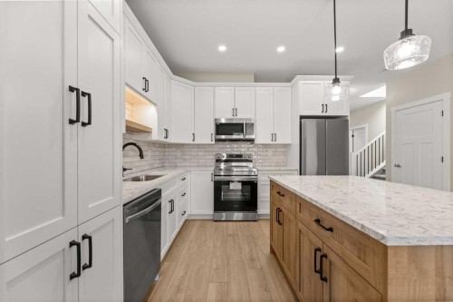 1326 23 Street, Didsbury, AB - Indoor Photo Showing Kitchen With Upgraded Kitchen