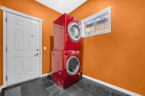 101 Springmere Road, Chestermere, AB - Indoor Photo Showing Laundry Room