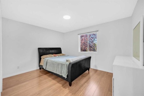 101 Springmere Road, Chestermere, AB - Indoor Photo Showing Bedroom