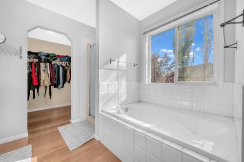 101 Springmere Road, Chestermere, AB - Indoor Photo Showing Bathroom