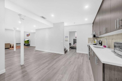 101 Springmere Road, Chestermere, AB - Indoor Photo Showing Kitchen