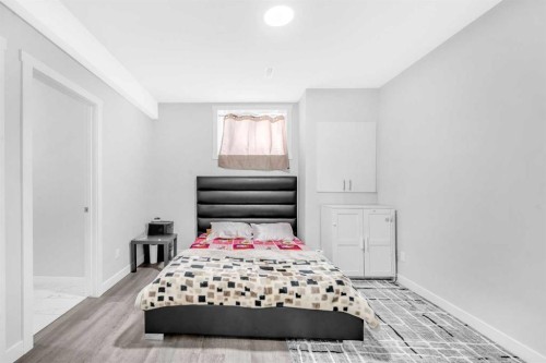 101 Springmere Road, Chestermere, AB - Indoor Photo Showing Bedroom