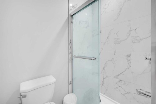 101 Springmere Road, Chestermere, AB - Indoor Photo Showing Bathroom