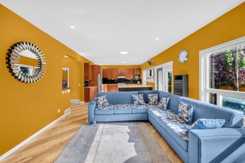 101 Springmere Road, Chestermere, AB - Indoor Photo Showing Living Room