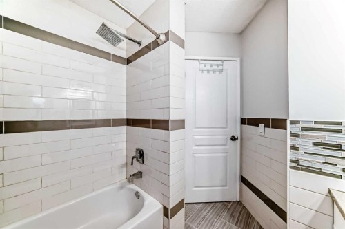 33 Martinridge Place Ne, Calgary, AB - Indoor Photo Showing Bathroom
