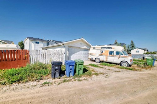 33 Martinridge Place Ne, Calgary, AB - Outdoor