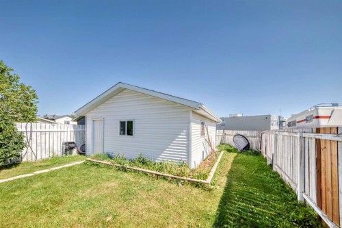 33 Martinridge Place Ne, Calgary, AB - Outdoor With Exterior