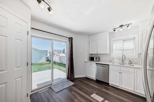 33 Martinridge Place Ne, Calgary, AB - Indoor Photo Showing Kitchen
