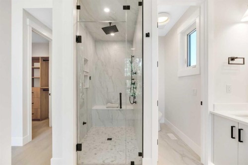 1130A Regent Crescent Ne, Calgary, AB - Indoor Photo Showing Bathroom