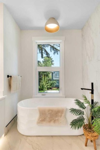 1130A Regent Crescent Ne, Calgary, AB - Indoor